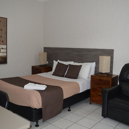 Mid City Motor Inn Gladstone Oda fotoğraf